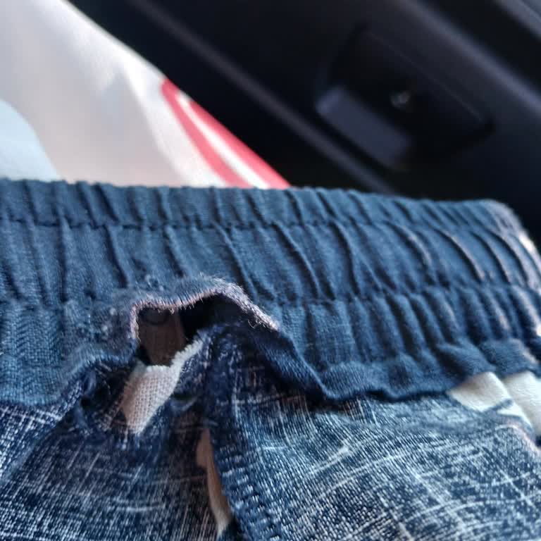 Aldığım Etekte Dikiş Problemi Ve İlgisiz Mağaza Personeli