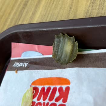 Burgerde Bayat Turşu Ve Kalitesiz Ürünlerle Hayal Kırıklığı Yaşadım