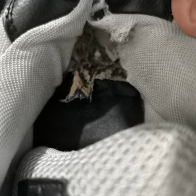 Bershka Ayakkabının Arka Topuğu Kısa Sürede Aşındı