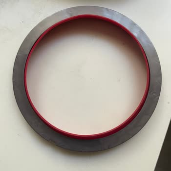 Kırmızı Silikon Parça Yerinden Çıktı, Acil Destek Bekliyorum