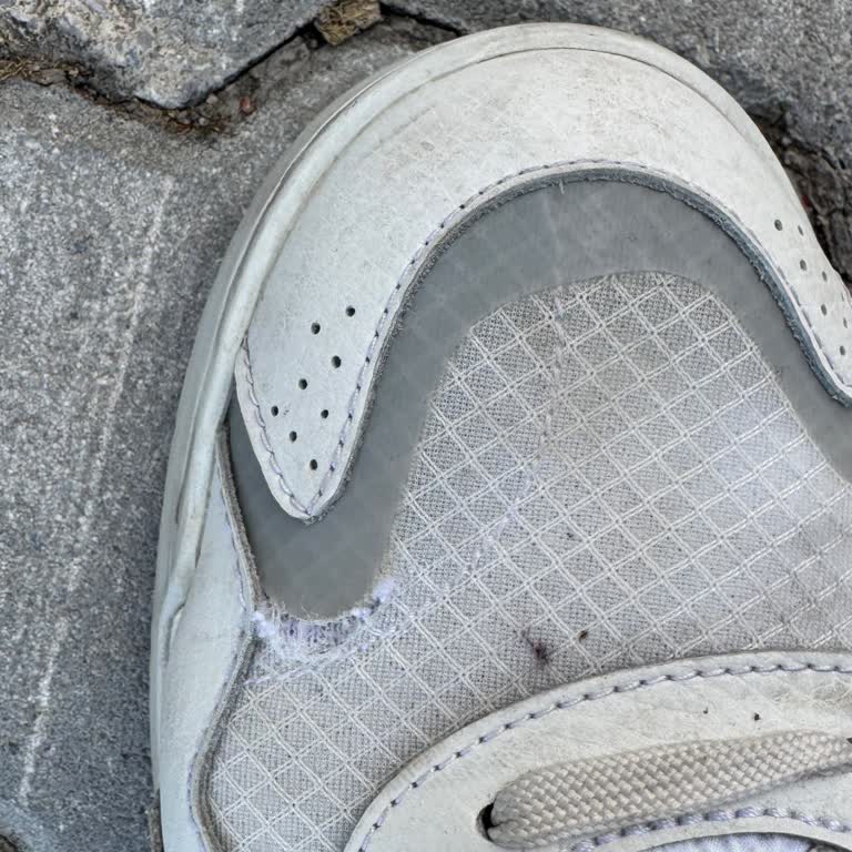 Lacoste Ayakkabının Üst Kenarı Kısa Sürede Yırtıldı, Hayal Kırıklığı Yaşadım