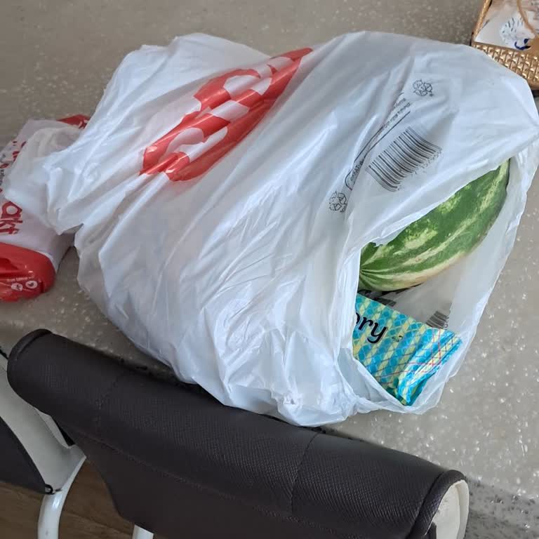 BİM Poşetlerinin Kalitesizliği Ürünlerin Yere Dökülmesine Neden Oluyor