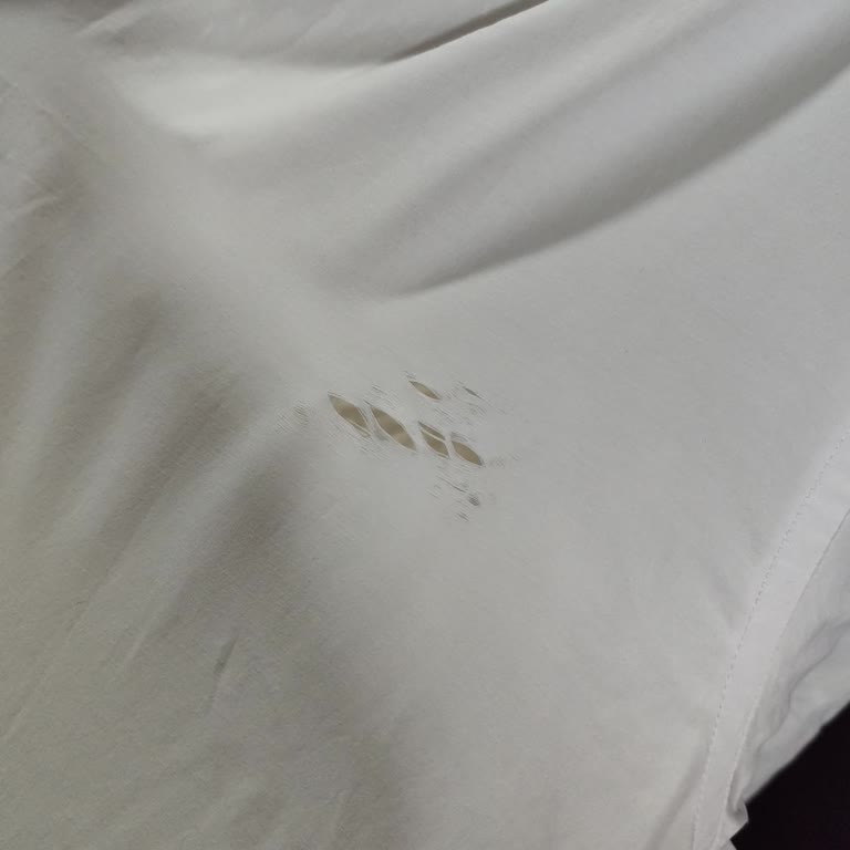 Düğün Öncesi Alınan Gömlek İki Kere Giyince Yırtıldı