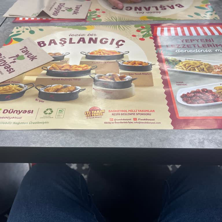 Tavuk Dünyası'nda İlgisiz Garsonlar Ve Kötü Temizlik Deneyimi