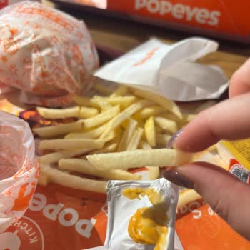 Popeyes Yuvacık'ta Uzun Bekleme Ve Kalitesiz Ürün Deneyimi