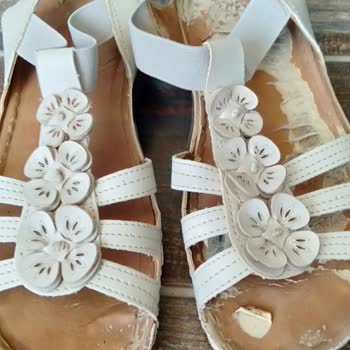 FLO'dan Alınan Sandalet Kutuda Parçalandı, Mağaza İade Ve İnceleme Talebimi Reddetti