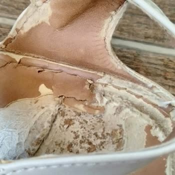 FLO'dan Alınan Sandalet Kutuda Parçalandı, Mağaza İade Ve İnceleme Talebimi Reddetti