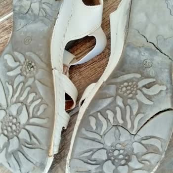 FLO'dan Alınan Sandalet Kutuda Parçalandı, Mağaza İade Ve İnceleme Talebimi Reddetti