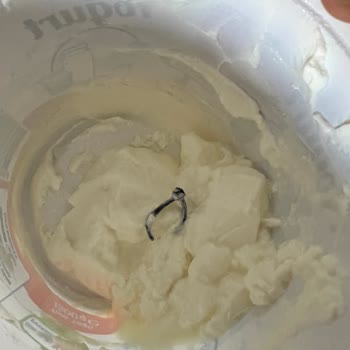 Yoğurt İçerisinden Klips Parçası Çıkması Ve Sağlık Endişesi