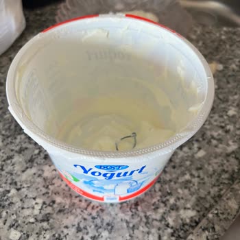 Yoğurt İçerisinden Klips Parçası Çıkması Ve Sağlık Endişesi