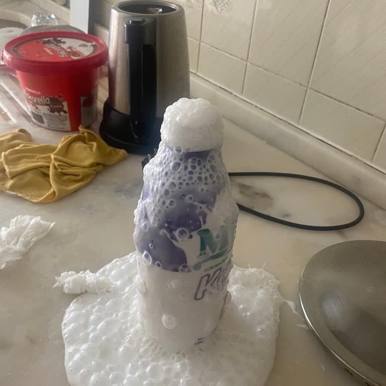 Aldığım Kefir Köpürdü Ve Ekşi Tadıyla Sağlığımı Tehdit Etti