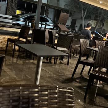 McDonald's Müşteriler Otururken Çalışanların Sert Tavırları ve Erken Temizlik Mağduriyeti