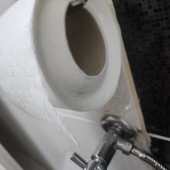 Familia Plus Natural Tuvalet Kağıdında Sarım Sorunu Ve Kullanım Zorluğu