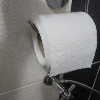 Familia Plus Natural Tuvalet Kağıdında Sarım Sorunu Ve Kullanım Zorluğu