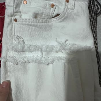 Pantolonun Paçaları Yıkama Sonrası Açıldı, Kısaldı Ve İpleri Sökülüyor