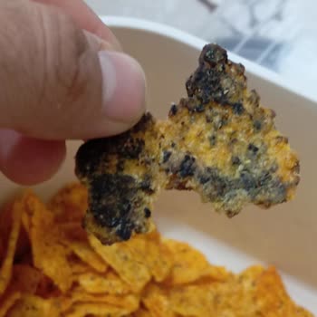 BİM Marketten Alınan Cipsin İçinden Yabancı Cisim Çıkması Endişesi