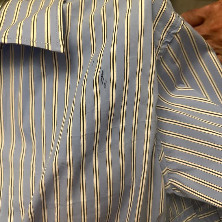 Mango Elbisede İlk Giyimde Ortaya Çıkan Çizik Ve Yırtıklar Şaşkınlık Yarattı