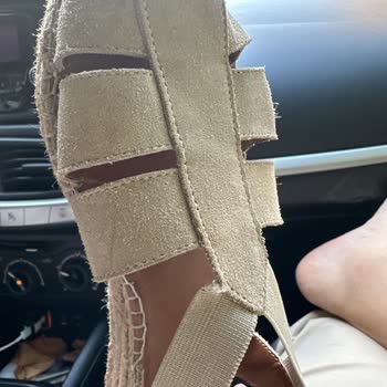 Derimod Sandaletin Tabanı Ve Lastiği 1 Ayda Soyuldu, Müşteri Hatası Denildi