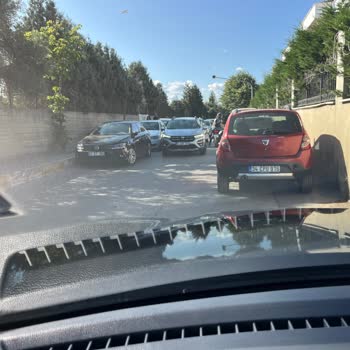 Pazar Günü Trafik Çilesi: Yol Kenarı Park Sorunu Mahalleliyi Mağdur Ediyor