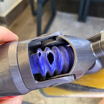 Dyson V15 Lazer Başlığında Kısa Sürede Lastik Açılması Sorunu