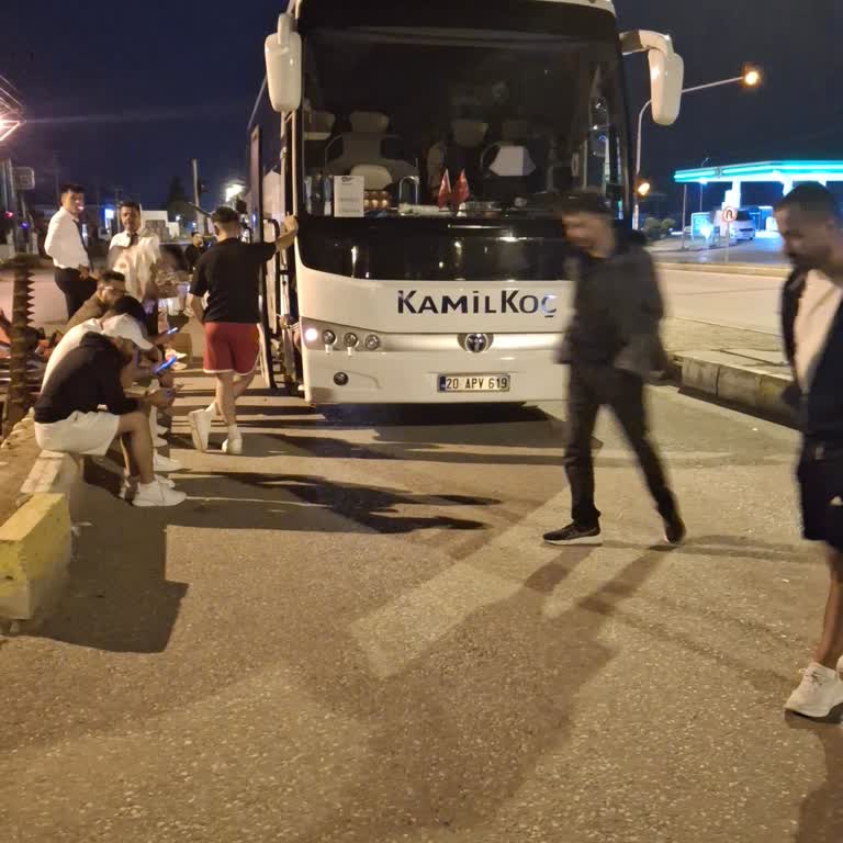 Pasajeros varados y conductor de FlixBus fumando en bus a Ankara