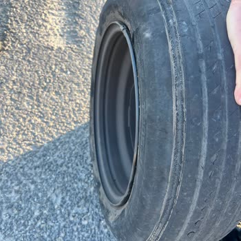 Seçtiğim Aracı Vermediler, Tekerlek Patladı, Yardımcı Olmadılar