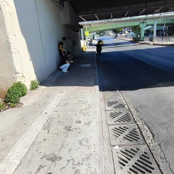 İstanbul Büyükşehir Belediyesi Birahane Tren İstasyon Giriş Üst Geçit Altı Şikayeti