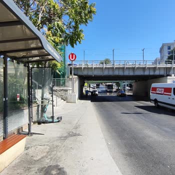 İstanbul Büyükşehir Belediyesi Birahane Tren İstasyon Giriş Üst Geçit Altı Şikayeti