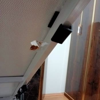 Bir Haftada Kırılan Baza Ve Yırtılan Yatak İçin Çözüm Bulunamadı