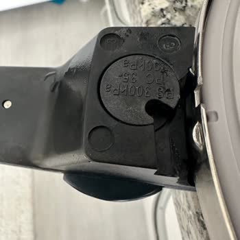 Fissler Düdüklü Tencerenin Kapağındaki Plastik Parça Çatladı