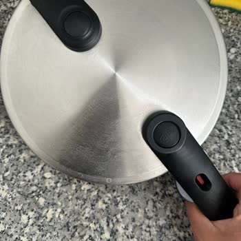 Fissler Düdüklü Tencerenin Kapağındaki Plastik Parça Çatladı