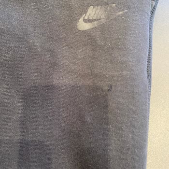Aldığım Nike Eşofman Altında Renk Solması Ve Diz İzleri Sorunu
