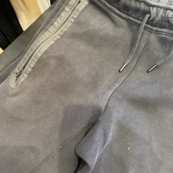 Aldığım Nike Eşofman Altında Renk Solması Ve Diz İzleri Sorunu