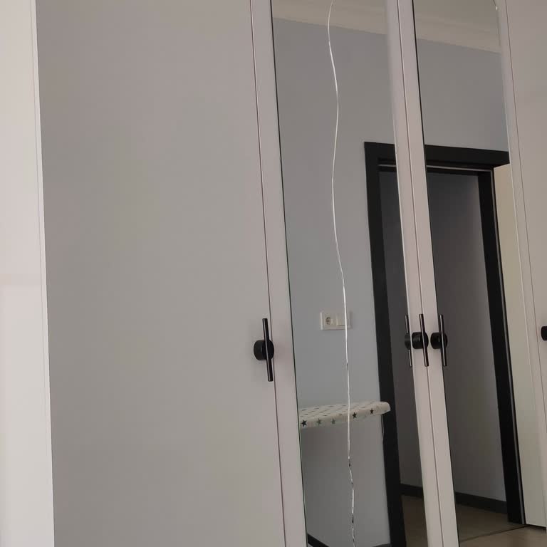 Kırık Dolap Kapağı Aylardır Teslim Edilmiyor, Mağdur Edildik