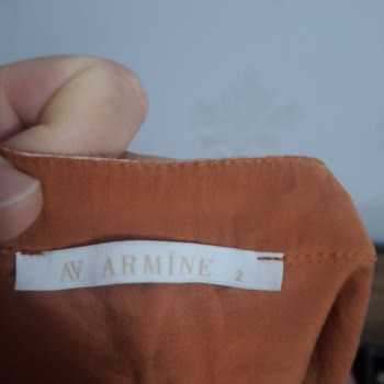 Armine Yazlık Ferace Kısa Sürede Yırtıldı, Firma Yardımcı Olmadı