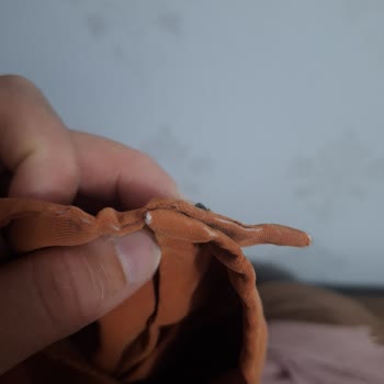 Armine Yazlık Ferace Kısa Sürede Yırtıldı, Firma Yardımcı Olmadı