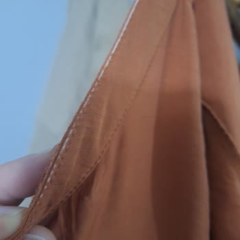 Armine Yazlık Ferace Kısa Sürede Yırtıldı, Firma Yardımcı Olmadı