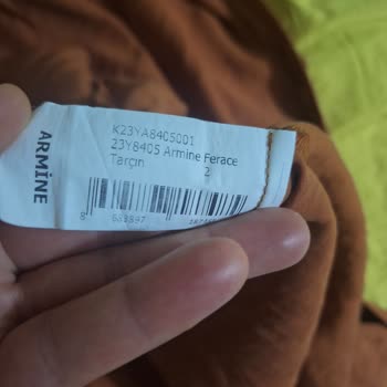 Armine Yazlık Ferace Kısa Sürede Yırtıldı, Firma Yardımcı Olmadı