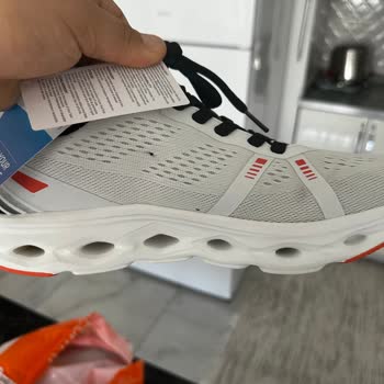 In Street Kullanılmış Ve Kirli Ayakkabı Gönderildi, Değişimde Sorun Yaşadım