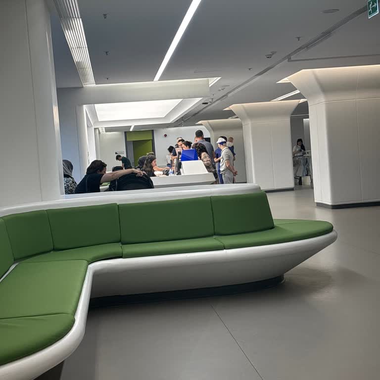 Hastanede Uzun Kuyruklar Ve Doktor Bekleme Sorunu