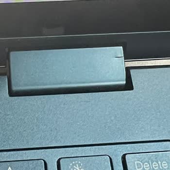 Lenovo Laptop Menteşe Arızası Garanti Dışı Bırakıldı, Mağduriyet Yaşıyorum