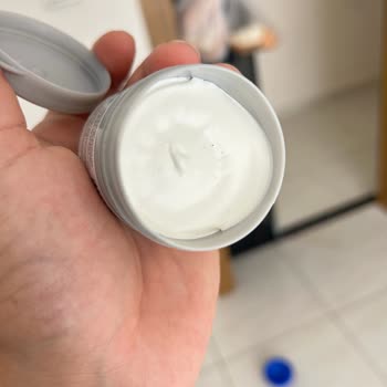 Sudocrem Kutusunda Tüy Ve Toz Şoku