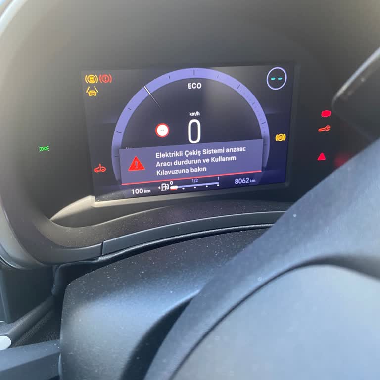 Fiat 600 Hybrid Trafikte Kendini Kapatıyor, Çözüm Bulunamıyor!