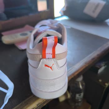 Farklı Renklerde Ayakkabı Gönderildi