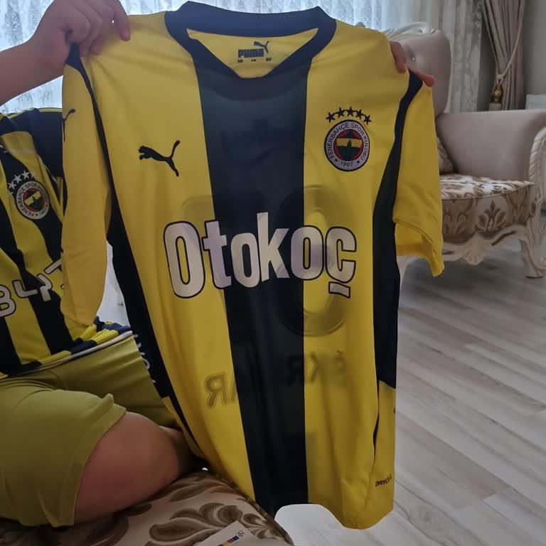 Sipariş Edilen İmzalı Forma Yerine Sıradan Forma Gönderildi