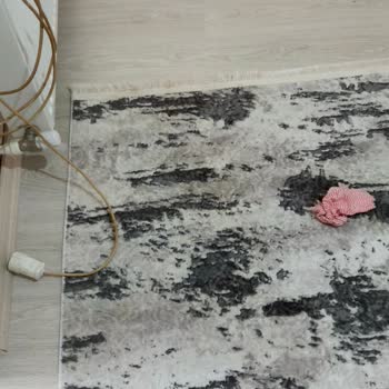 Dikkatsiz Kurye Nedeniyle Çorbanın Halıya Dökülmesi