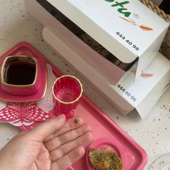 Baklavadan Taş Çıkmasıyla Misafirlerimin Önünde Zor Durumda Kaldım