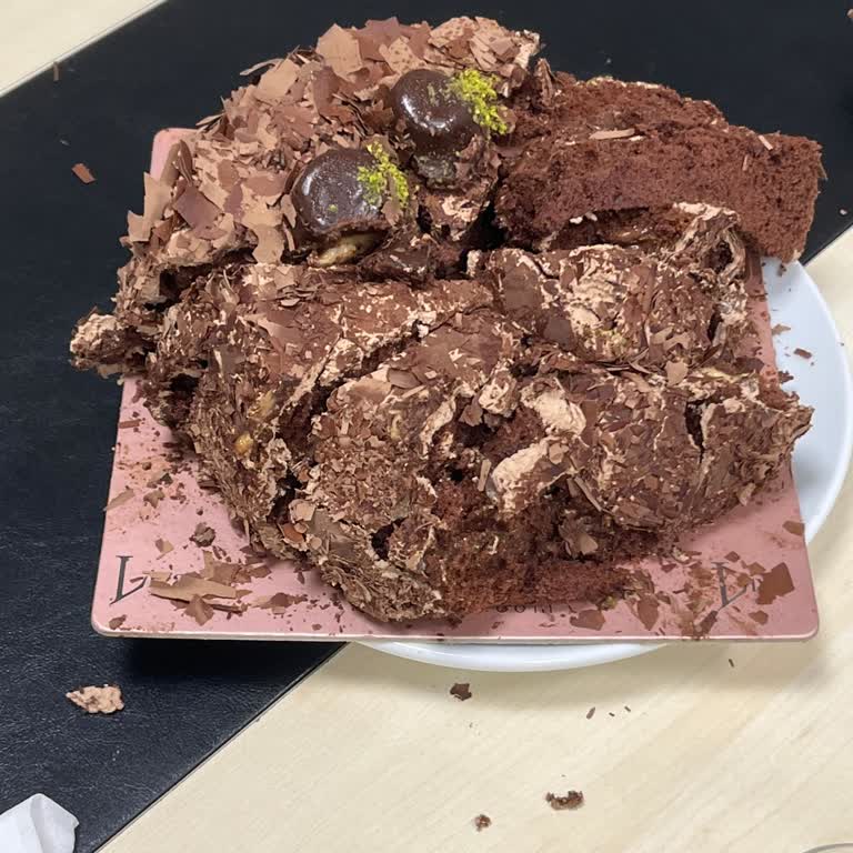 Doğum Günü Pastasının Bozuk Çıkması Ve Tekrarlayan Mağduriyet