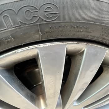 Yetkili Serviste Lastik Değişimi Sonrası Jantlarımda Oluşan Hasar Mağduriyeti