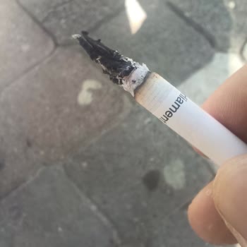 Sigara Paketinden Odun Parçası Çıkıyor, Keyfim Kaçıyor